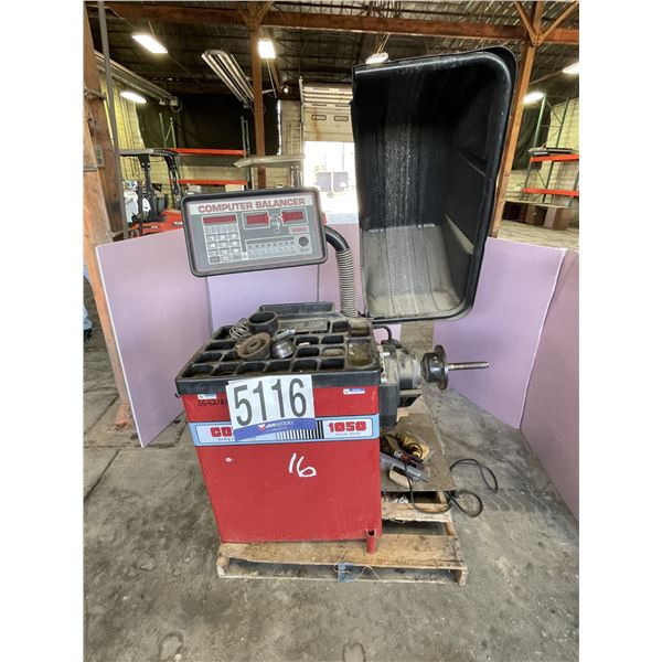 COATES 1050 TIRE BALANCER & TAMPERS