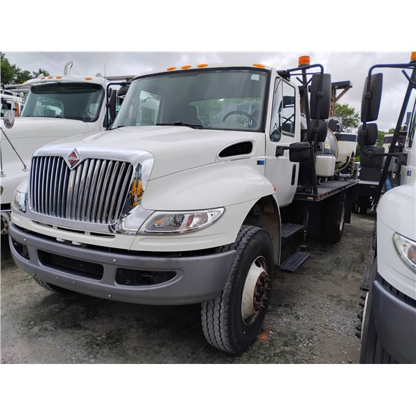 2014 INTERNATIONAL DURASTAR 4400 Sprayer Truck