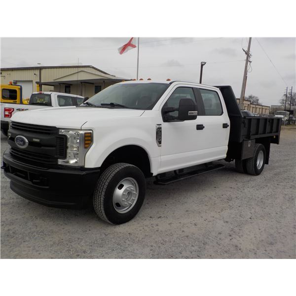 2019 FORD F350 XL Flatbed Truck