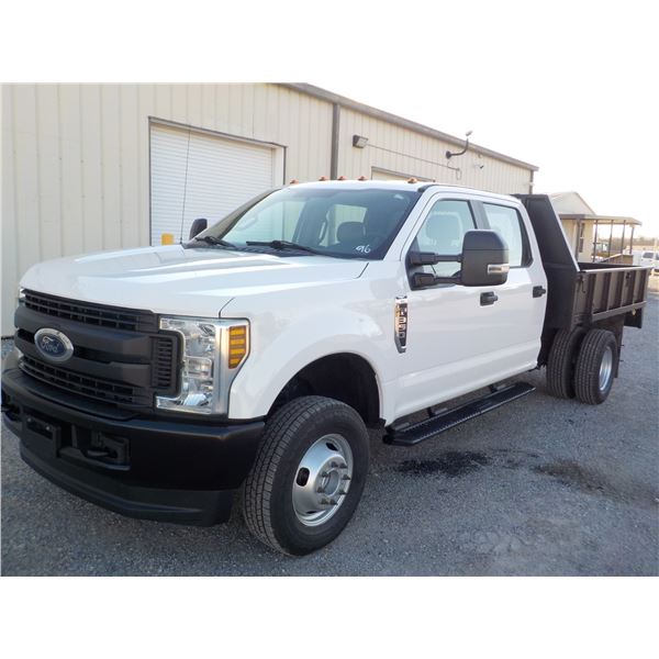 2018 FORD F350 XL Flatbed Truck