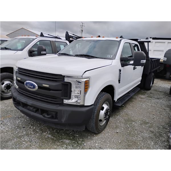 2019 FORD F350 XL Flatbed Truck