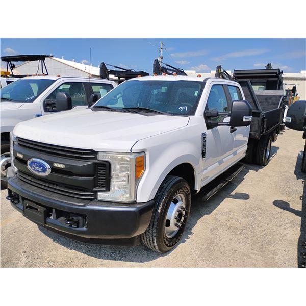 2017 FORD F350 XL Flatbed Truck