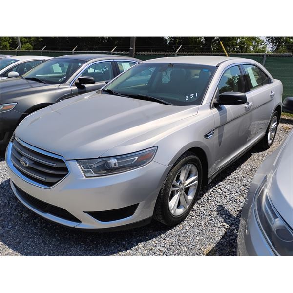 2019 FORD TAURUS Automobile