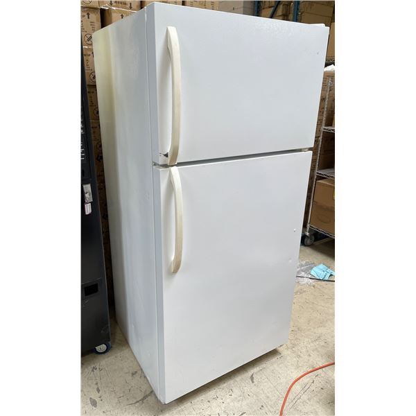Electrolux Refrigerator Freezer - Tested, Powers On