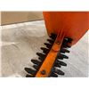 Image 4 : 18 Inch Black & Decker Corded Hedge Trimmer