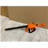 Image 9 : 18 Inch Black & Decker Corded Hedge Trimmer