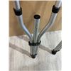 Image 2 : Foldable and Extending Aluminum Crutches