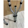 Image 3 : Foldable and Extending Aluminum Crutches