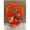 Image 1 : Microwaveable Pizza Trays - Silicone w/ lid