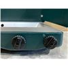 Image 4 : Coleman 2 Burner Propane Camp Stove - Needs Grill