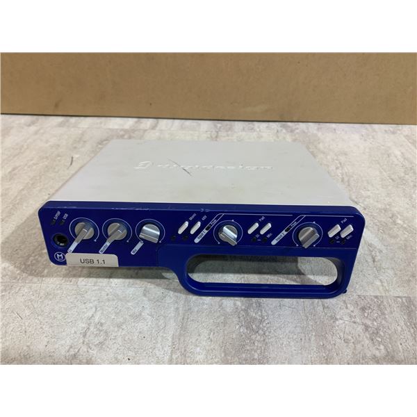 DigiDesign Mbox 2 USB Audio Interface1