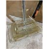 Image 11 : Clear Acrylic Table Lamp - No Shade