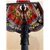 Image 11 : Small Red Glass Tiffany-Style Table Lamp - Floral Design - Black Metal Base