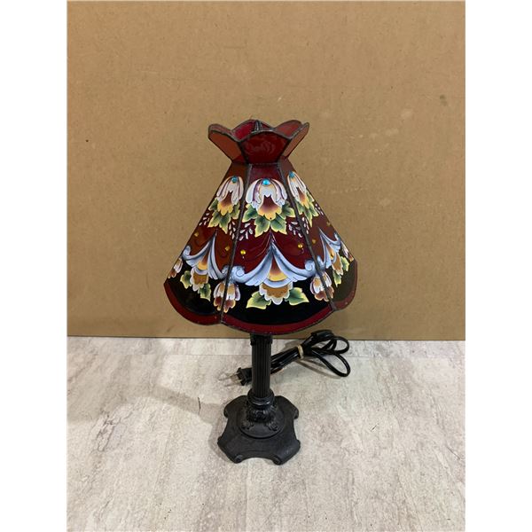 Small Red Glass Tiffany-Style Table Lamp - Floral Design - Black Metal Base
