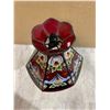 Image 2 : Small Red Glass Tiffany-Style Table Lamp - Floral Design - Black Metal Base