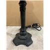 Image 3 : Small Red Glass Tiffany-Style Table Lamp - Floral Design - Black Metal Base