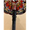 Image 4 : Small Red Glass Tiffany-Style Table Lamp - Floral Design - Black Metal Base