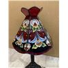 Image 7 : Small Red Glass Tiffany-Style Table Lamp - Floral Design - Black Metal Base