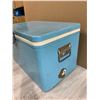 Image 4 : Vintage Light Blue Coleman Cooler