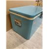 Image 6 : Vintage Light Blue Coleman Cooler