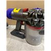 Image 10 : Dyson Stick Vacuum w/ Charger