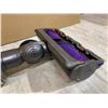 Image 11 : Dyson V10 Vacuum w/ Charger