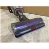 Image 13 : Dyson V10 Vacuum w/ Charger