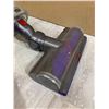 Image 5 : Dyson V10 Vacuum w/ Charger