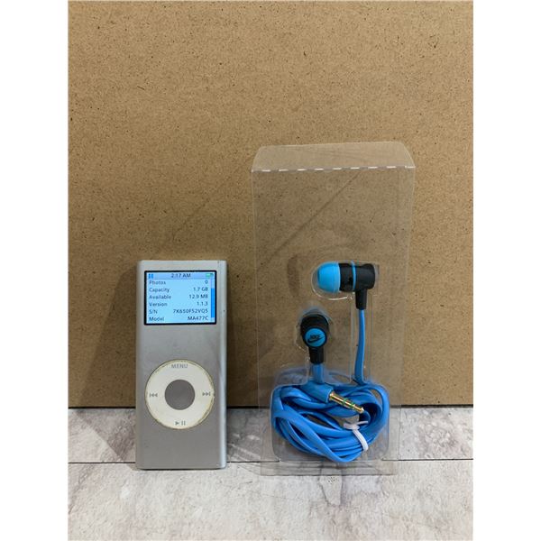 2GB Apple iPod Model A1199 /w headphones