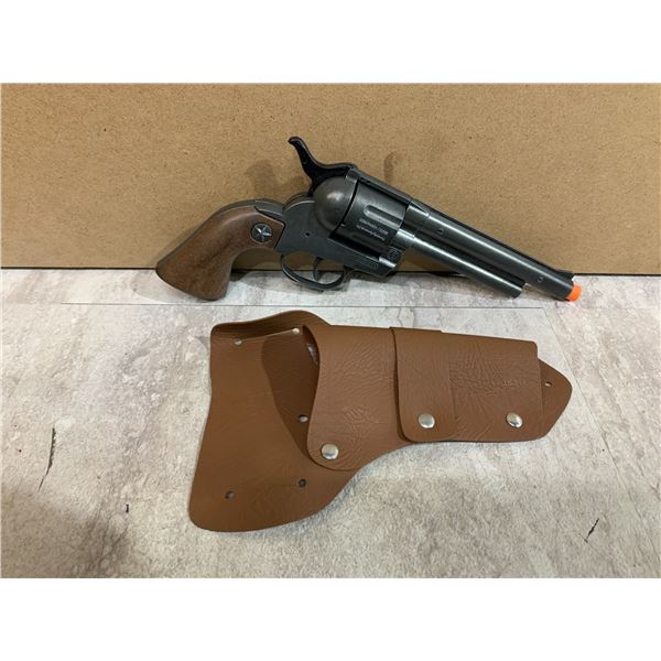 Big Text Western Cowboy Revolver & Holster 12 Shot Cap Gun