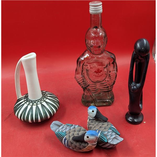 VTG art pieces, Wooden Ducks, glass vase and art pieces...