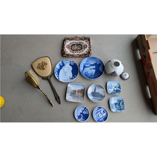 VTG desk art peices
