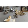 Image 7 : VTG desk art pieces