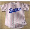 Image 4 : Los Angeles Dodgers Legends Signed Jersey (18 Signatures)