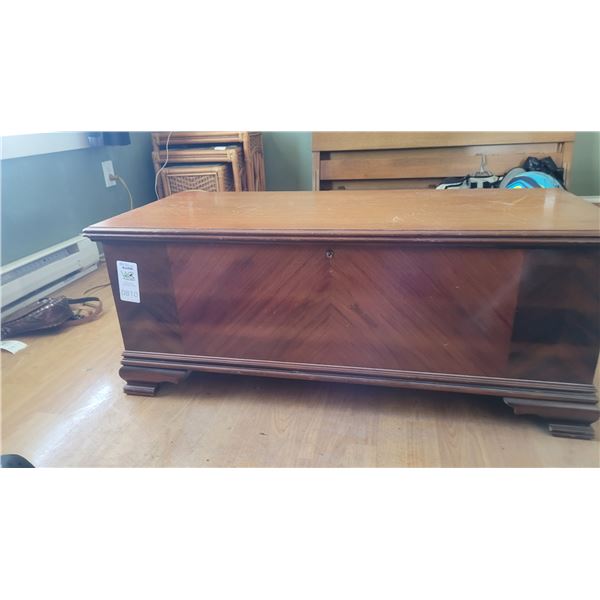 Cedar Chest by Lane, Duvet C