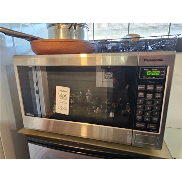 Microwave Oven, Pans A