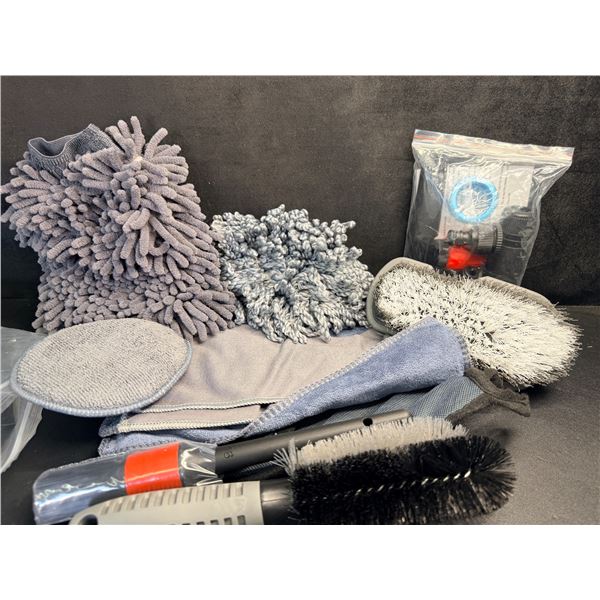 Complete Car Detailing/Car Wash Kit - Includes Tire Brushes, Wash Mitt, Microfiber Cloths, etc - New