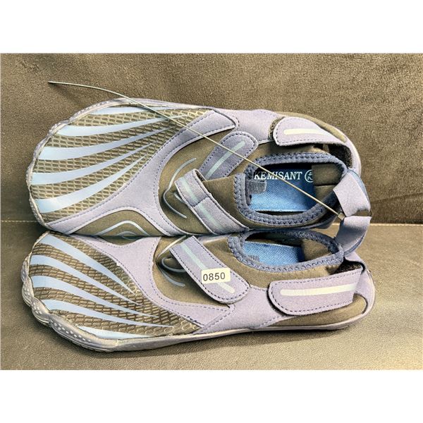 1 Pair of Water Shoes - Blue - Size 42 EUR (Mens 9/Women's 10) - New