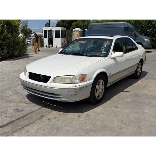 TOYT CAMRY 2001 SALV T/DONATION