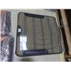 Image 5 : 2 Wool Blankets 36 x 34 and Pad