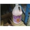 Image 2 : 3 Cases Show Sheen Wool Pouf, 4 Bio-Groom Silk Cream Rinse 3.8 L