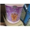 Image 3 : 3 Cases Show Sheen Wool Pouf, 4 Bio-Groom Silk Cream Rinse 3.8 L