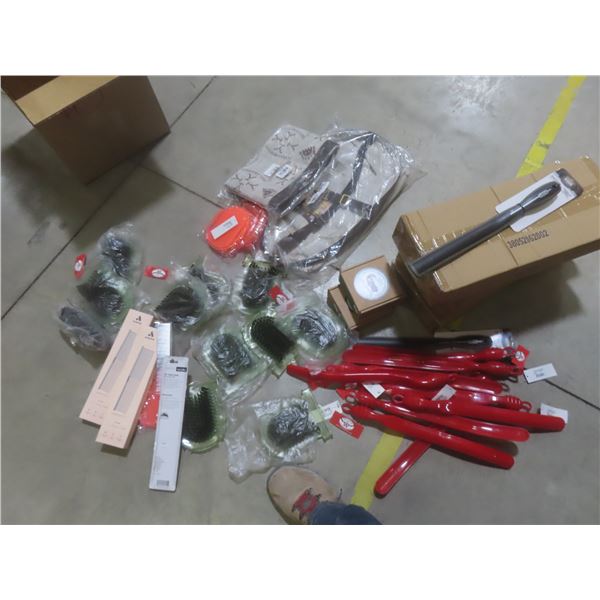 Steel Combs, Ridged Scrapers, Sweat Scrapers, Washer Combs, Body Brush, Wash Mitt and Trailer