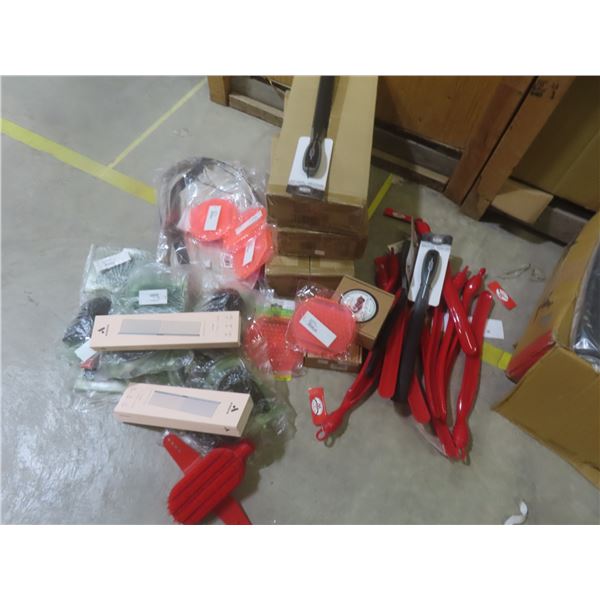 Steel Combs, Ridged Scrapers, Sweat Scrapers, Washer Combs, Body Brush, Wash Mitt and Trailer