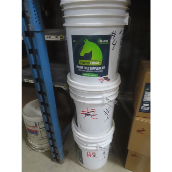 Hemp Olive Equine Feed Supplement 20 L – Qty 3 Pails, New