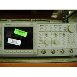 TEKTRONIX TDS784D  OSCOPE