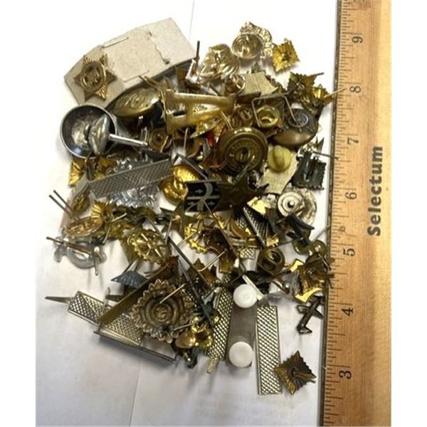 Canadian militaria, including various cap badges and sweetheart pins.