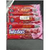 Image 2 : Twizzlers Raspberry Filled Twists 6 Packs x 311g