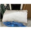 Image 2 : Calvin Klein White Standard Pillow