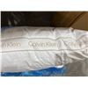 Image 3 : Calvin Klein White Standard Pillow